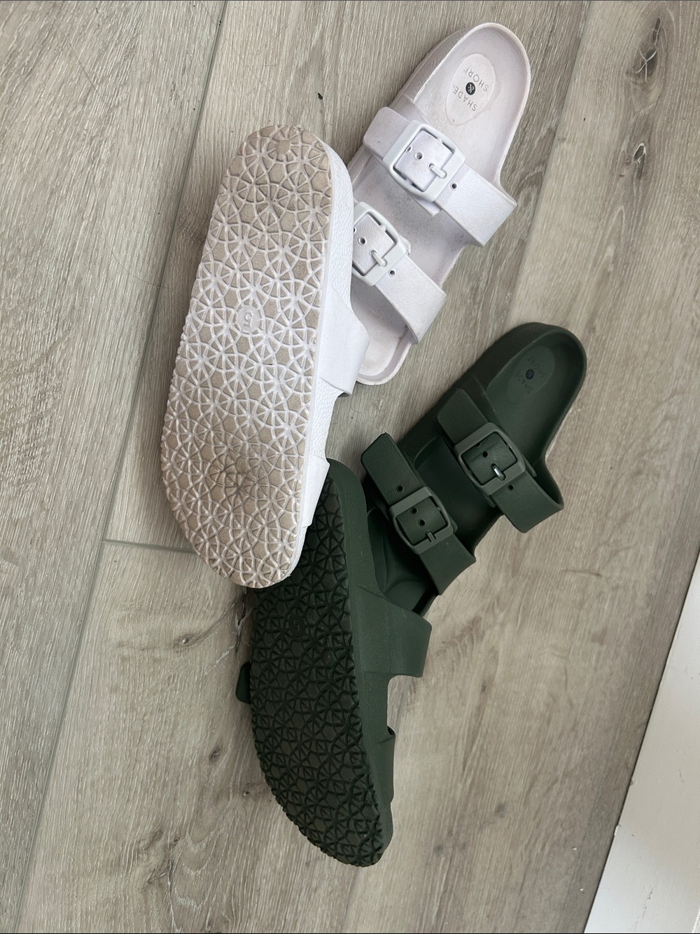 Shade & Shore Kids Double-Buckle Slides in White and Dark Green